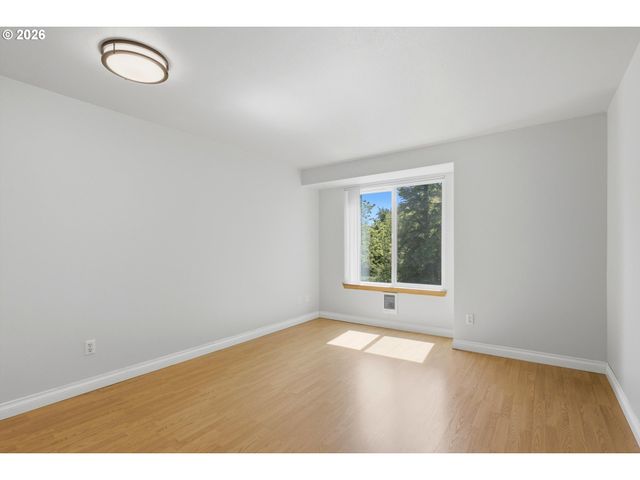 8720 Sw TUALATIN Rd 303, Tualatin, OR 97062