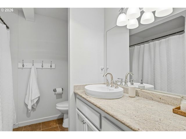 8720 Sw TUALATIN Rd 303, Tualatin, OR 97062