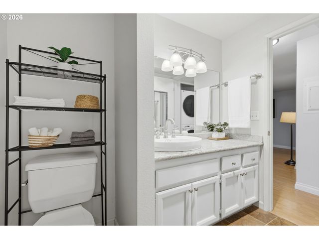 8720 Sw TUALATIN Rd 303, Tualatin, OR 97062