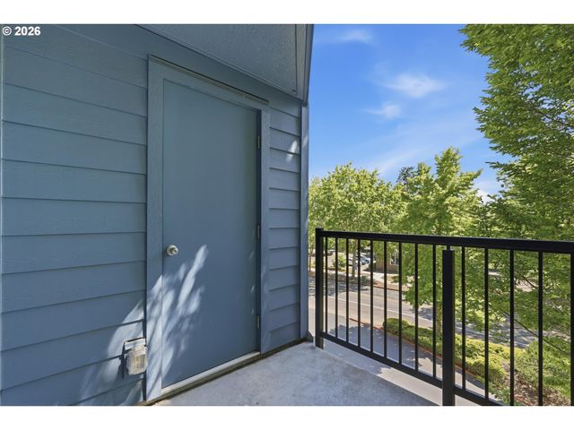 8720 Sw TUALATIN Rd 303, Tualatin, OR 97062