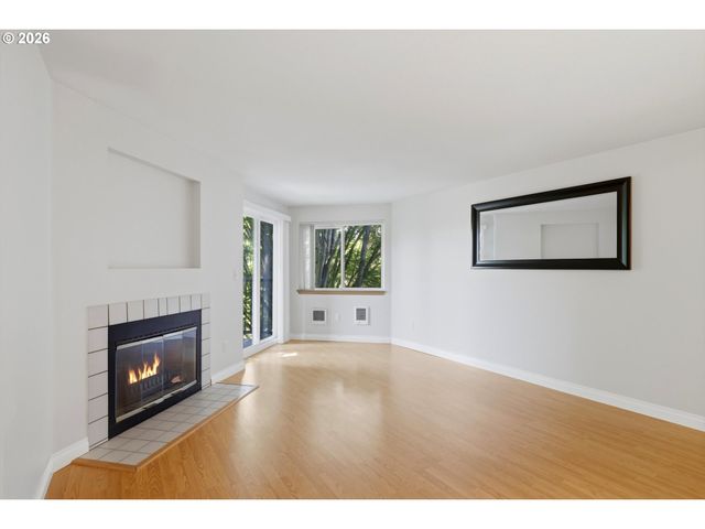 8720 Sw TUALATIN Rd 303, Tualatin, OR 97062