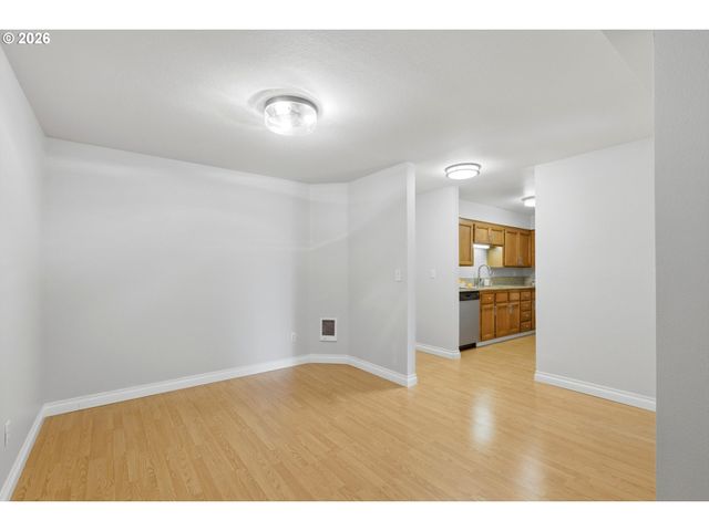 8720 Sw TUALATIN Rd 303, Tualatin, OR 97062