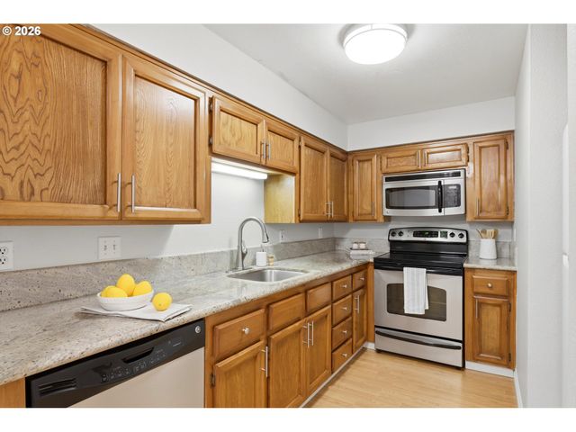 8720 Sw TUALATIN Rd 303, Tualatin, OR 97062