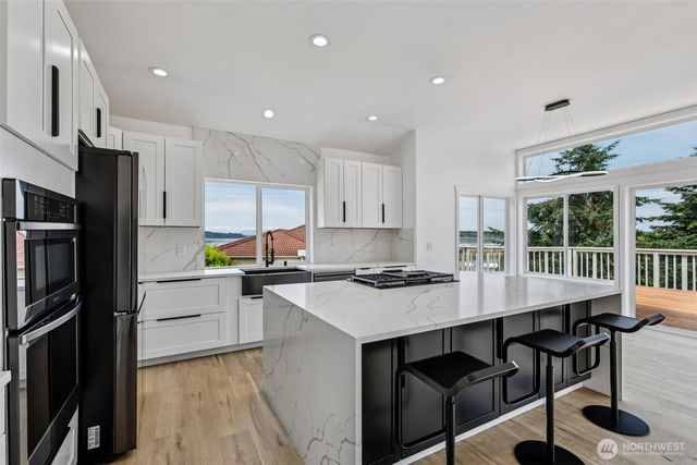 2805 Chambers Bay Drive, Steilacoom, WA 98388
