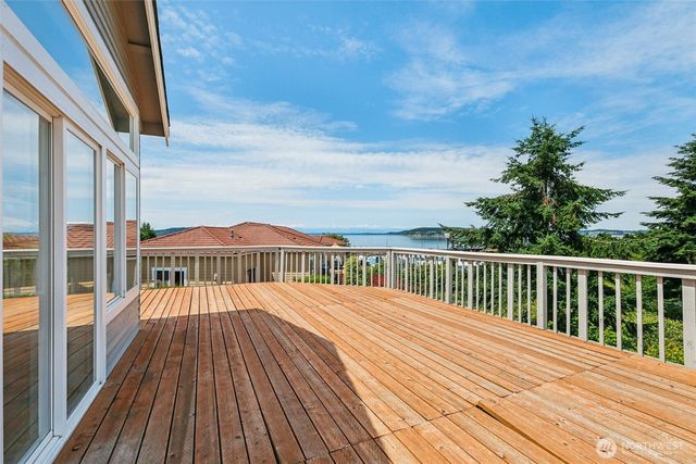 2805 Chambers Bay Drive, Steilacoom, WA 98388