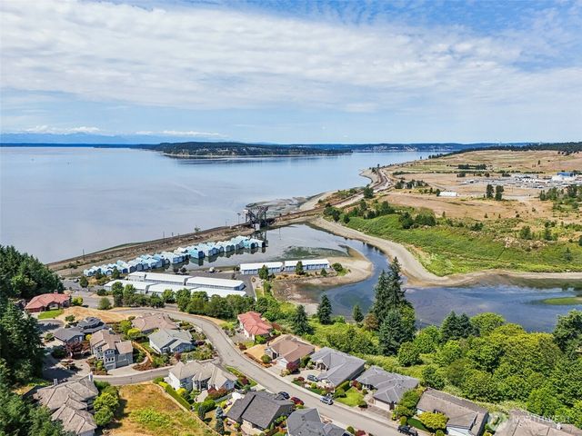 2805 Chambers Bay Drive, Steilacoom, WA 98388