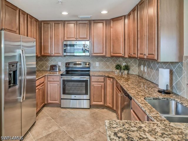 9114 Prima WAY 102, Naples, FL 34113