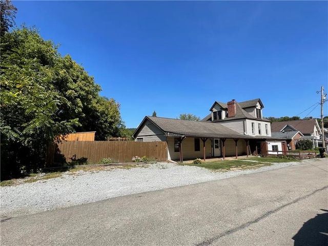 9 Gratz St, Hempfield Twp, PA 15675