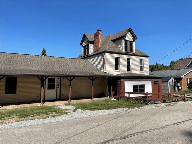 9 Gratz St, Hempfield Twp, PA 15675