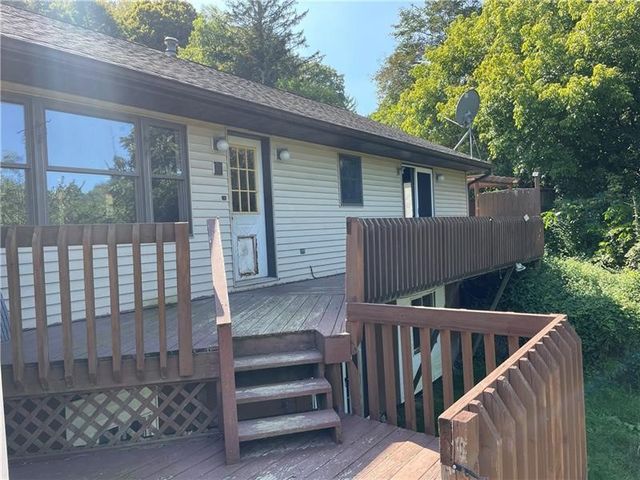 9 Gratz St, Hempfield Twp, PA 15675