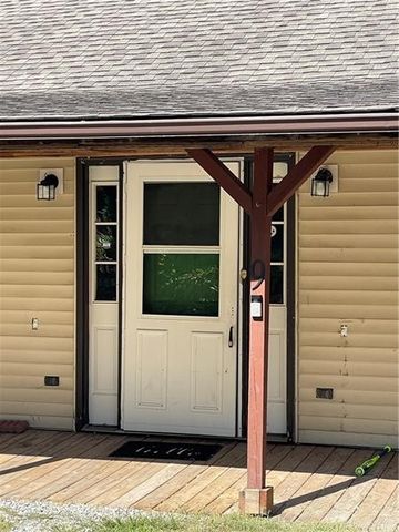 9 Gratz St, Hempfield Twp, PA 15675