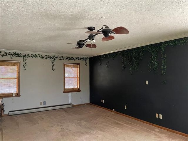 9 Gratz St, Hempfield Twp, PA 15675