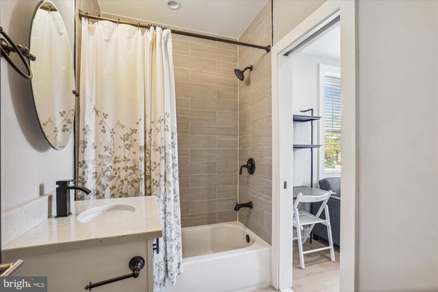 200 HAMILTON STREET # 2, Washington, DC 20011