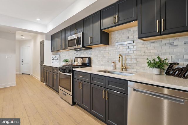 200 HAMILTON STREET # 2, Washington, DC 20011