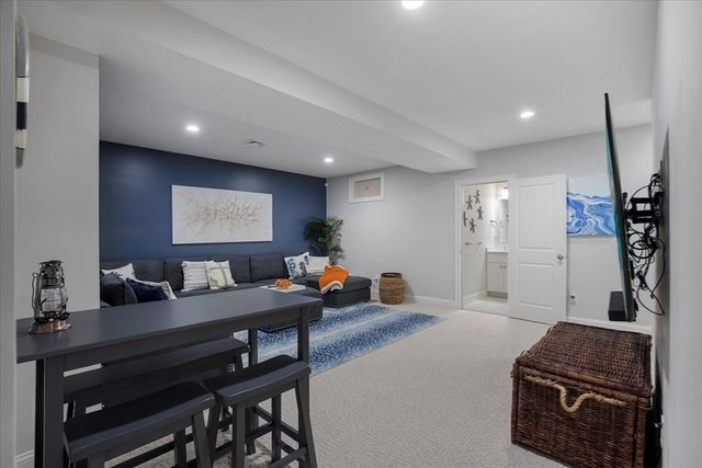 21 Saltwater Cir, Mashpee, MA 02649