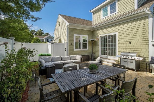 21 Saltwater Cir, Mashpee, MA 02649