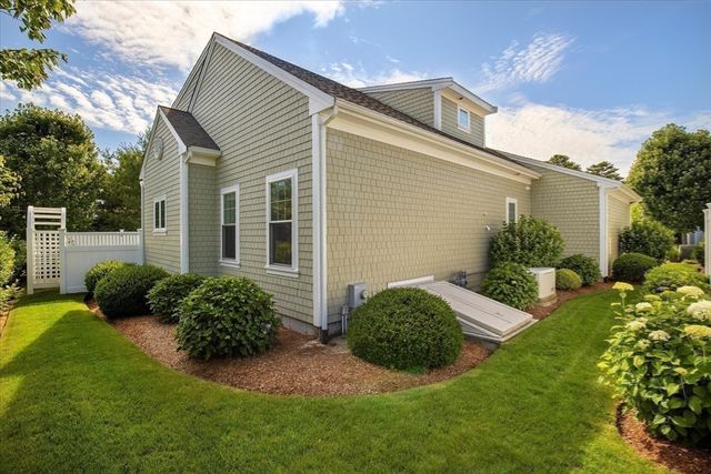 21 Saltwater Cir, Mashpee, MA 02649