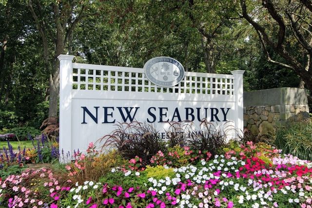 21 Saltwater Cir, Mashpee, MA 02649