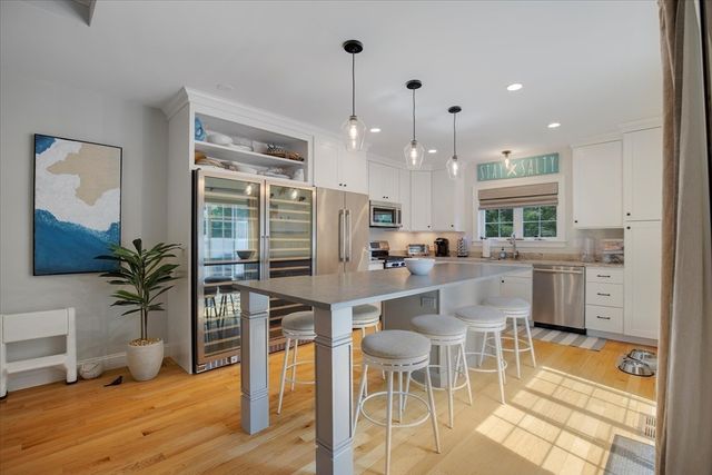 21 Saltwater Cir, Mashpee, MA 02649