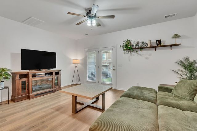 809 Dallas Dr, Columbia, TN 38401