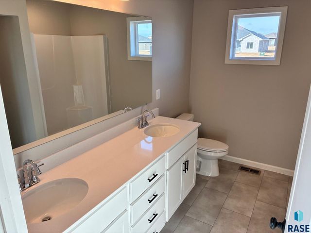 5905 S Coneflower Ave Avenue, Sioux Falls, SD 57108