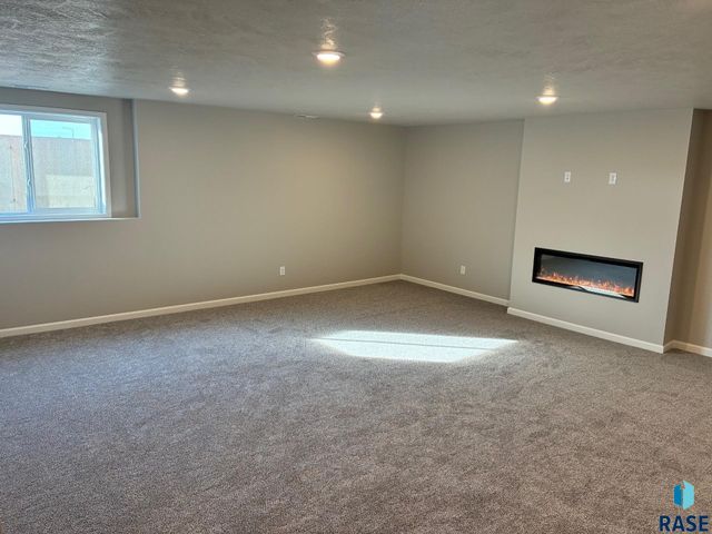 5905 S Coneflower Ave Avenue, Sioux Falls, SD 57108