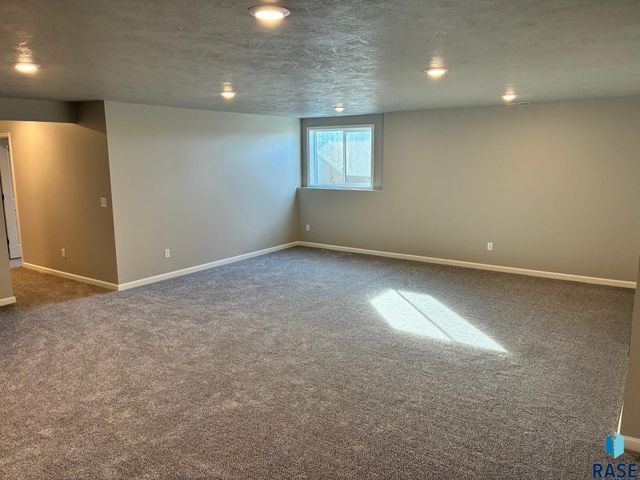 5905 S Coneflower Ave Avenue, Sioux Falls, SD 57108