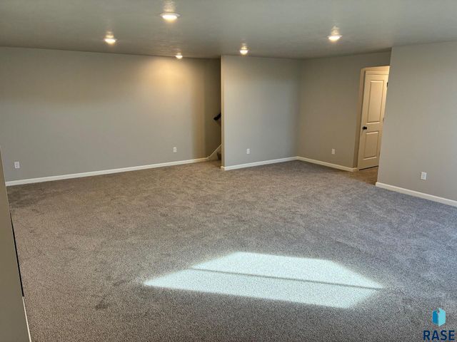 5905 S Coneflower Ave Avenue, Sioux Falls, SD 57108