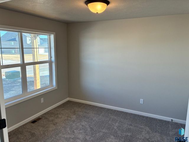 5905 S Coneflower Ave Avenue, Sioux Falls, SD 57108