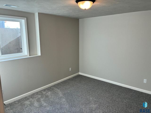 5905 S Coneflower Ave Avenue, Sioux Falls, SD 57108