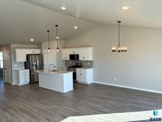 5905 S Coneflower Ave Avenue, Sioux Falls, SD 57108