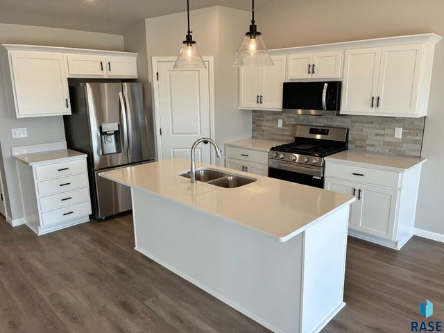 5905 S Coneflower Ave Avenue, Sioux Falls, SD 57108