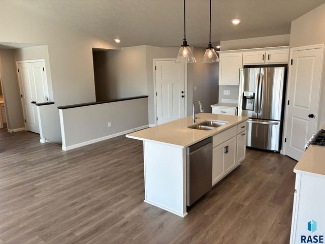 5905 S Coneflower Ave Avenue, Sioux Falls, SD 57108