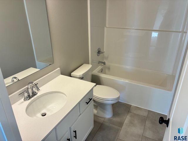 5905 S Coneflower Ave Avenue, Sioux Falls, SD 57108