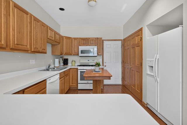 3932 Balmoral Court, Rolling Meadows, IL 60008