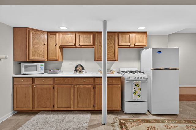 3932 Balmoral Court, Rolling Meadows, IL 60008
