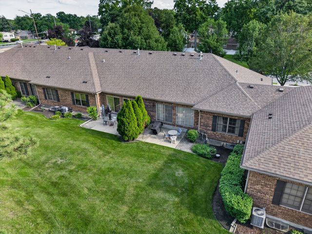 3932 Balmoral Court, Rolling Meadows, IL 60008