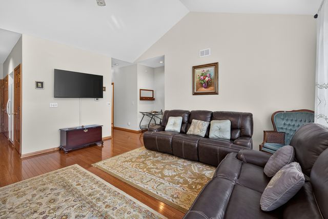 3932 Balmoral Court, Rolling Meadows, IL 60008