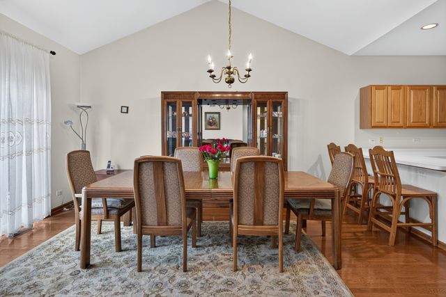 3932 Balmoral Court, Rolling Meadows, IL 60008
