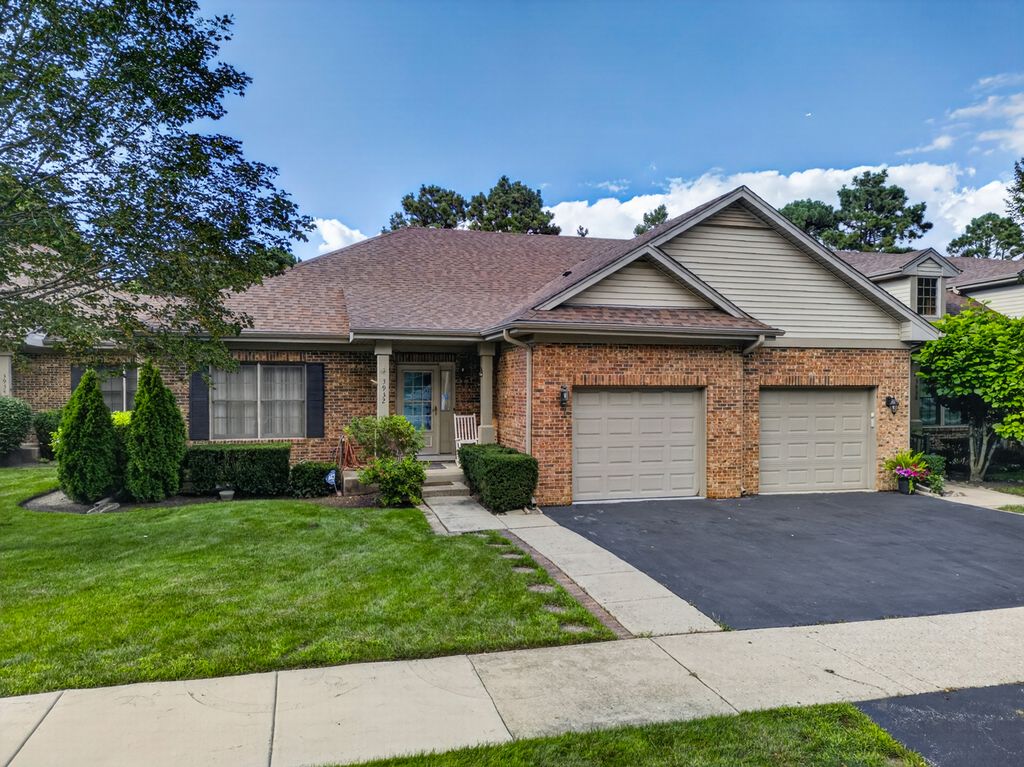 3932 Balmoral Court, Rolling Meadows, IL 60008