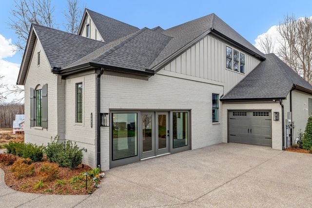 511 St Charles Dr, Arrington, TN 37014