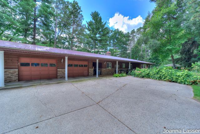 3944 S Brenlor Drive, Hesperia Vlg, MI 49421