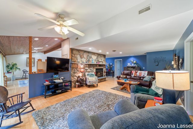 3944 S Brenlor Drive, Hesperia Vlg, MI 49421