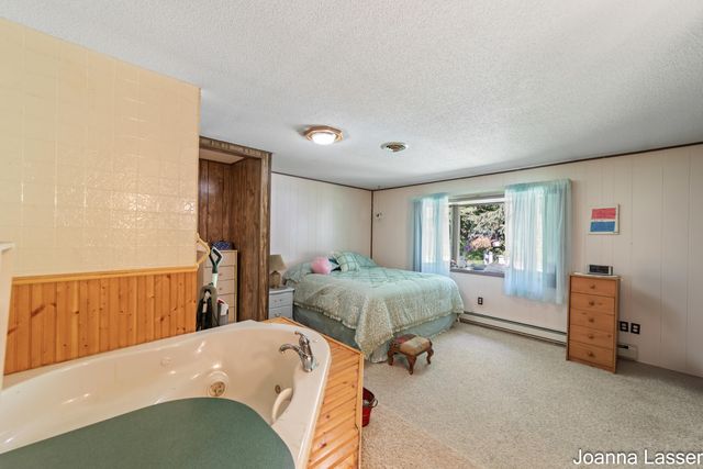 3944 S Brenlor Drive, Hesperia Vlg, MI 49421