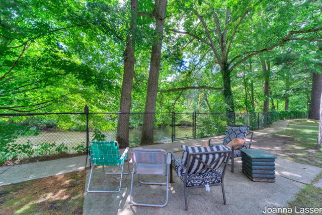 3944 S Brenlor Drive, Hesperia Vlg, MI 49421