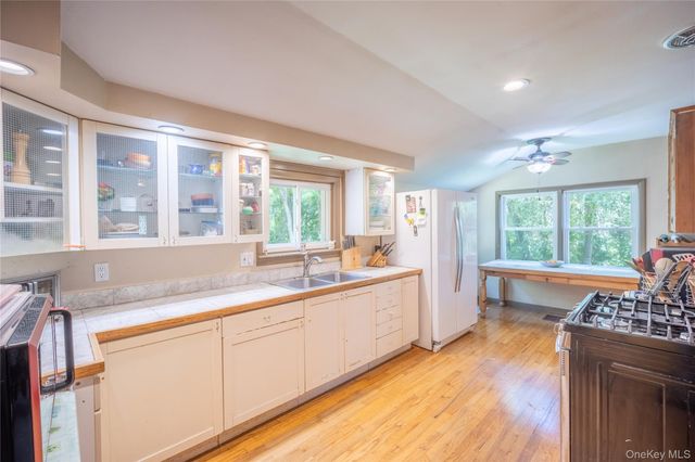 138 Ohioville Road S, New Paltz, NY 12561