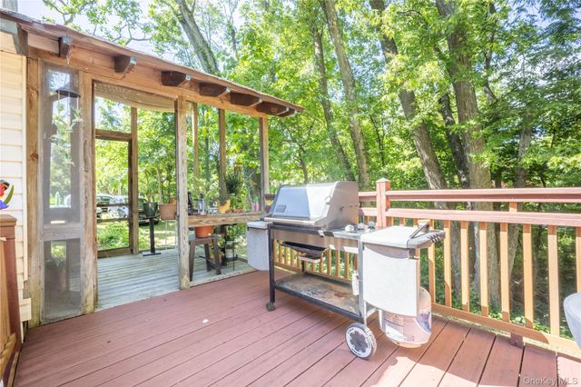 138 Ohioville Road S, New Paltz, NY 12561