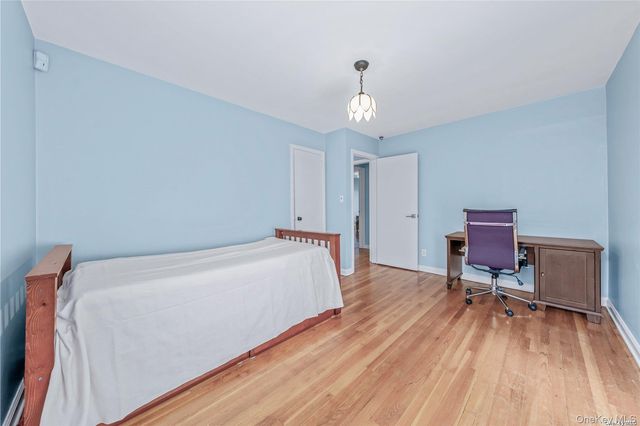 75 Hicks Lane, Great Neck, NY 11024