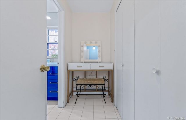 75 Hicks Lane, Great Neck, NY 11024