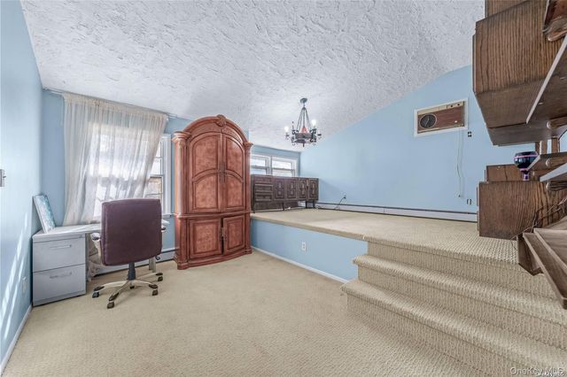 75 Hicks Lane, Great Neck, NY 11024